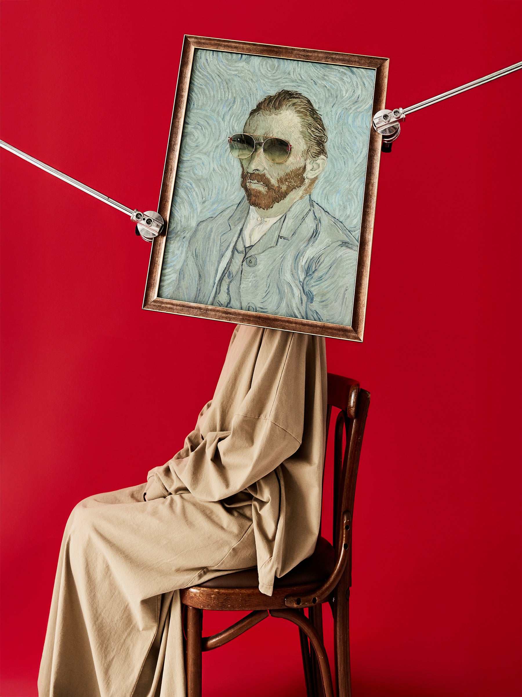 DAMNARTS Vincent van Gogh glasses holder in a seated studio setup, wearing sunglasses on the iconic self-portrait artwork.
